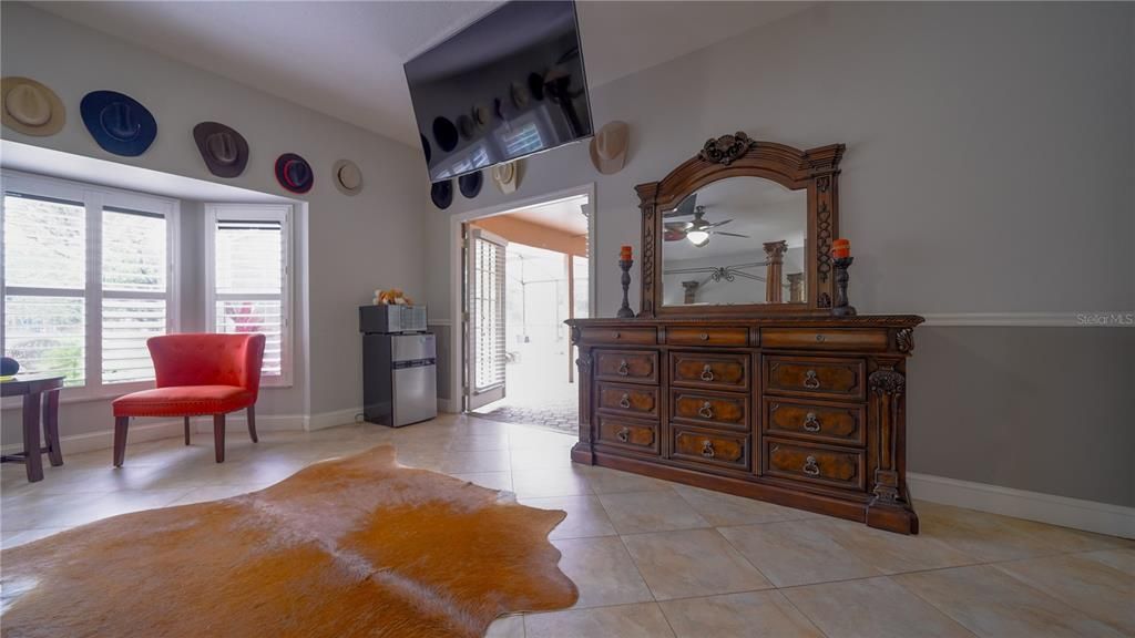 For Sale: $875,000 (5 beds, 2 baths, 3115 Square Feet)