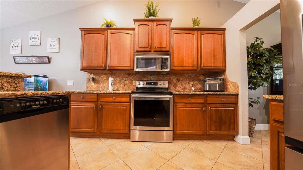 For Sale: $875,000 (5 beds, 2 baths, 3115 Square Feet)