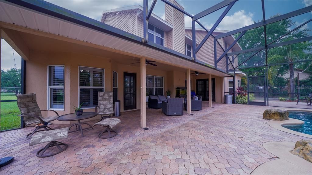 For Sale: $875,000 (5 beds, 2 baths, 3115 Square Feet)