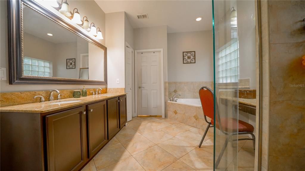 For Sale: $875,000 (5 beds, 2 baths, 3115 Square Feet)