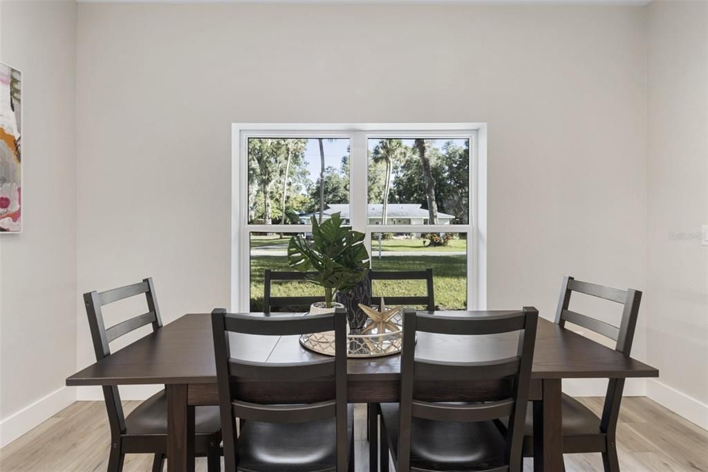 En Venta: $505,900 (4 camas, 2 baños, 1976 Pies cuadrados)