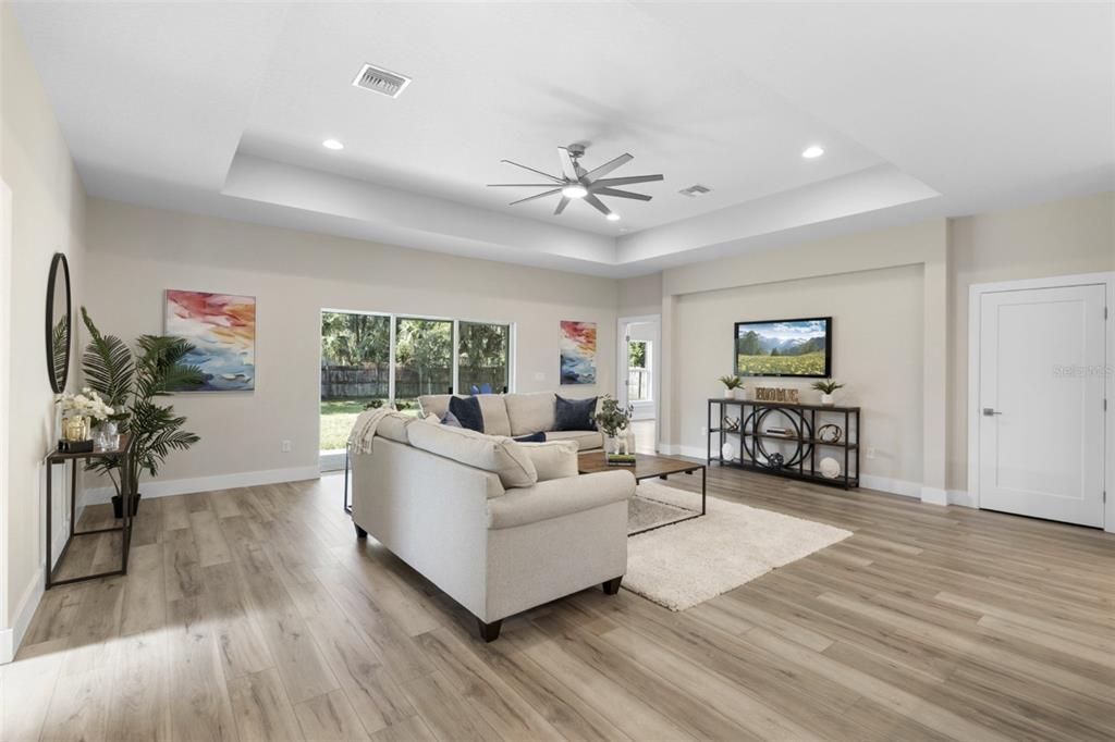 En Venta: $505,900 (4 camas, 2 baños, 1976 Pies cuadrados)