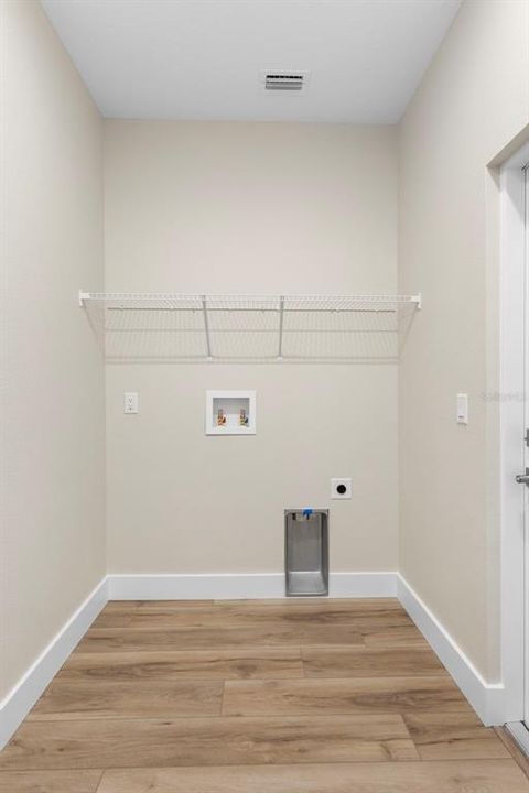 En Venta: $505,900 (4 camas, 2 baños, 1976 Pies cuadrados)