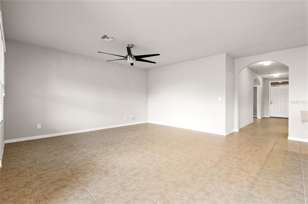 待售: $289,999 (3 贝兹, 2 浴室, 1684 平方英尺)