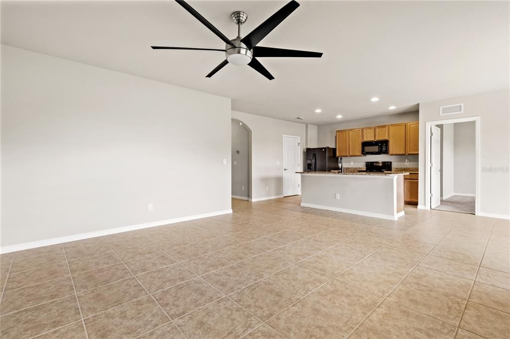 待售: $289,999 (3 贝兹, 2 浴室, 1684 平方英尺)