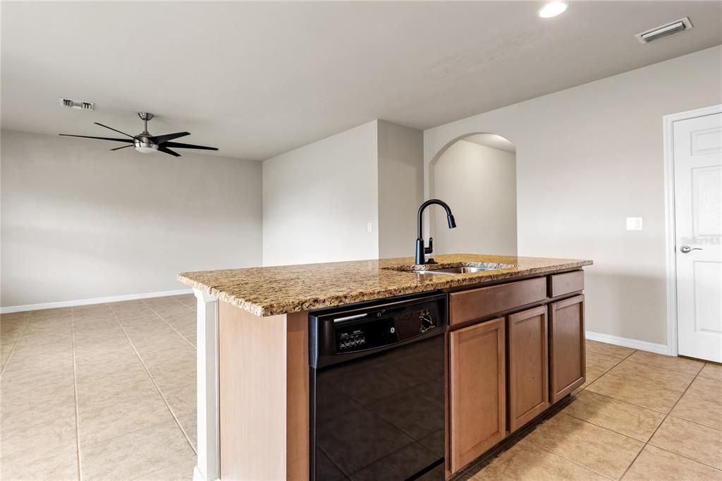 待售: $289,999 (3 贝兹, 2 浴室, 1684 平方英尺)