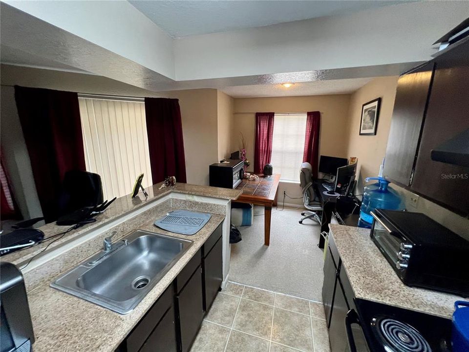 Под контрактом: $168,900 (1 спален, 1 ванн, 754 Квадратных фут)