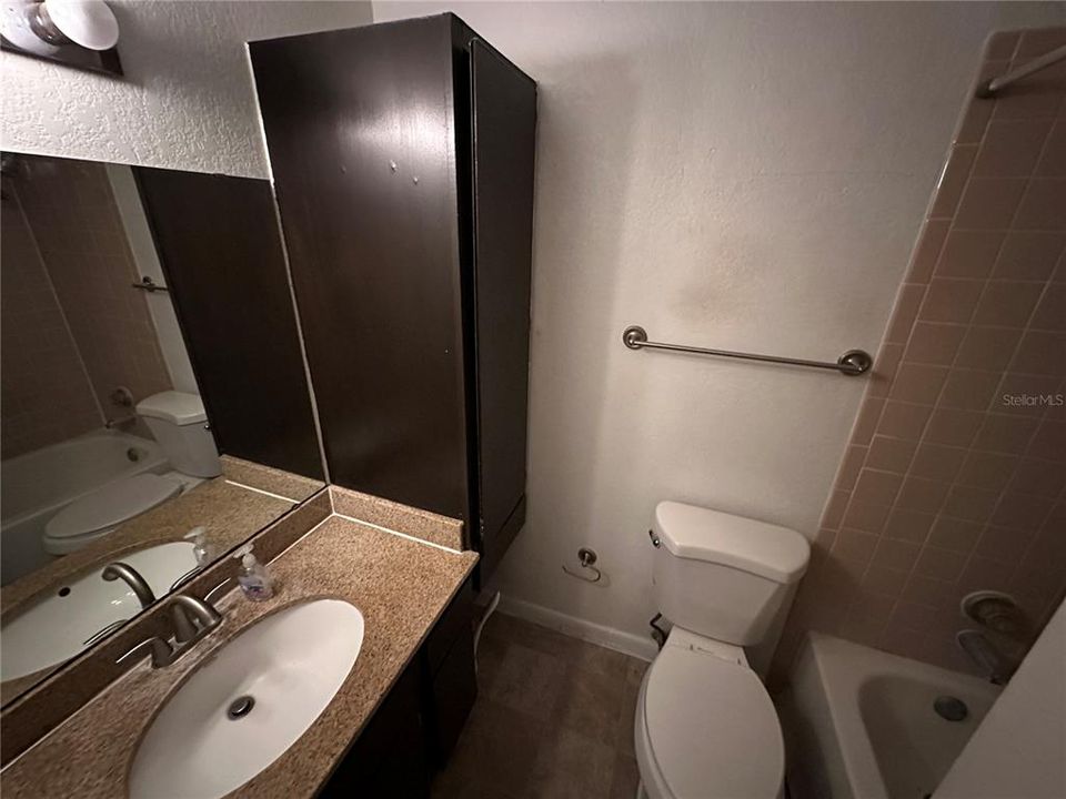 Под контрактом: $168,900 (1 спален, 1 ванн, 754 Квадратных фут)