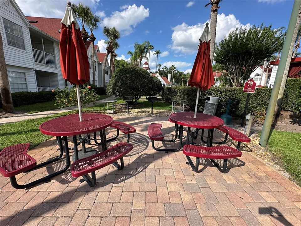 Под контрактом: $168,900 (1 спален, 1 ванн, 754 Квадратных фут)