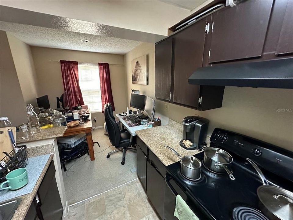 Под контрактом: $168,900 (1 спален, 1 ванн, 754 Квадратных фут)