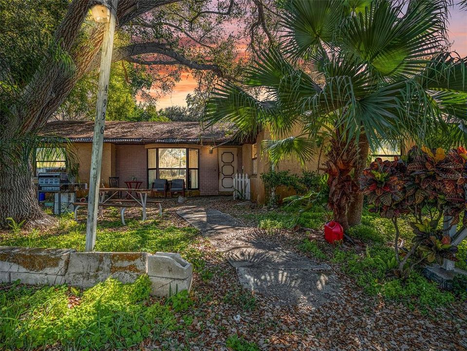 Недавно продано: $299,900 (0 спален, 0 ванн, 2122 Квадратных фут)