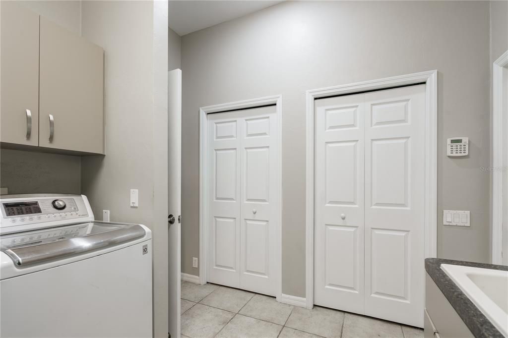 Activo con contrato: $704,999 (4 camas, 3 baños, 3159 Pies cuadrados)