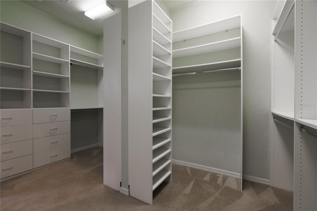 Activo con contrato: $704,999 (4 camas, 3 baños, 3159 Pies cuadrados)