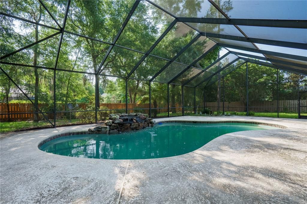 Activo con contrato: $704,999 (4 camas, 3 baños, 3159 Pies cuadrados)