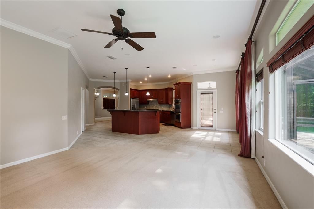 Activo con contrato: $704,999 (4 camas, 3 baños, 3159 Pies cuadrados)