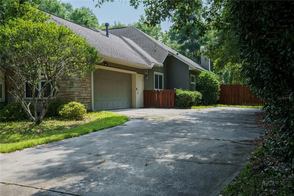 Activo con contrato: $704,999 (4 camas, 3 baños, 3159 Pies cuadrados)