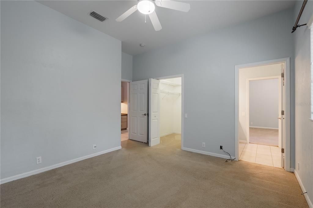 Activo con contrato: $704,999 (4 camas, 3 baños, 3159 Pies cuadrados)