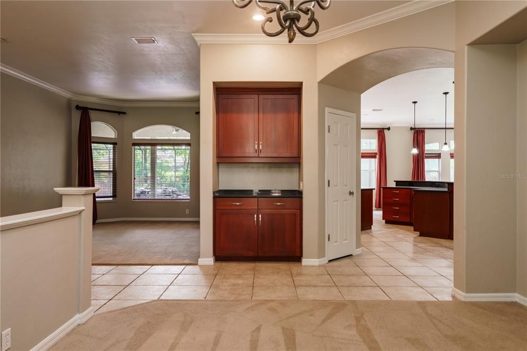 Activo con contrato: $704,999 (4 camas, 3 baños, 3159 Pies cuadrados)