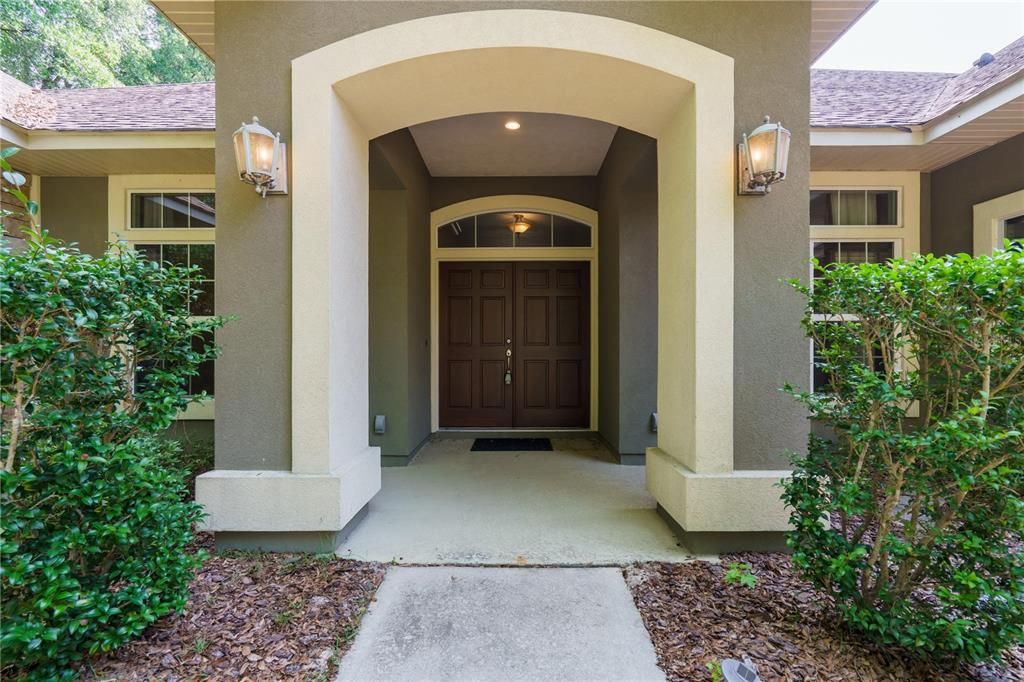 Activo con contrato: $704,999 (4 camas, 3 baños, 3159 Pies cuadrados)