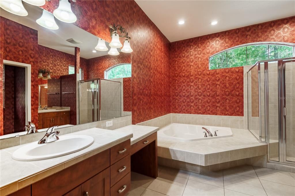 Activo con contrato: $704,999 (4 camas, 3 baños, 3159 Pies cuadrados)