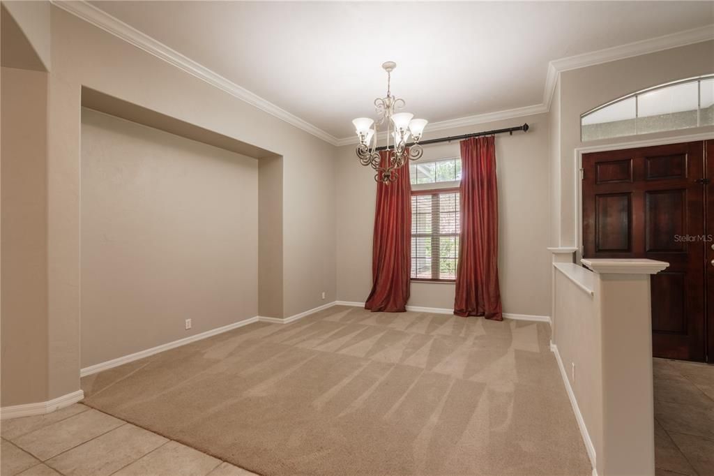 Activo con contrato: $704,999 (4 camas, 3 baños, 3159 Pies cuadrados)