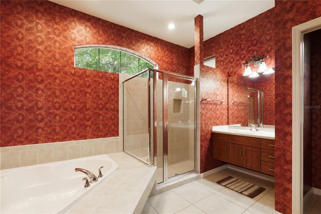 Activo con contrato: $704,999 (4 camas, 3 baños, 3159 Pies cuadrados)