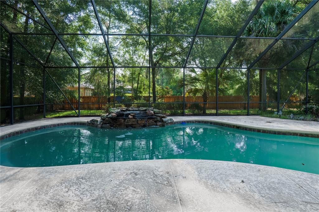 Activo con contrato: $704,999 (4 camas, 3 baños, 3159 Pies cuadrados)