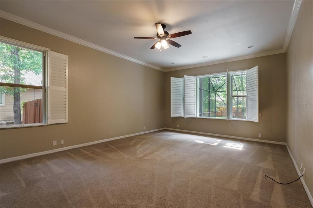 Activo con contrato: $704,999 (4 camas, 3 baños, 3159 Pies cuadrados)