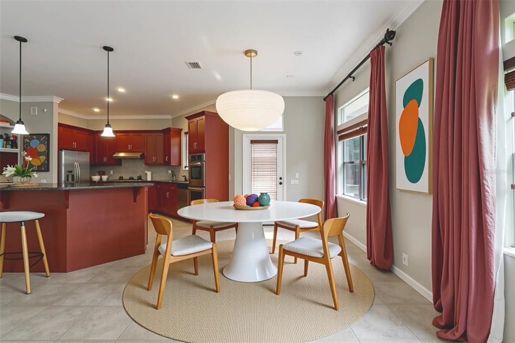 Activo con contrato: $704,999 (4 camas, 3 baños, 3159 Pies cuadrados)