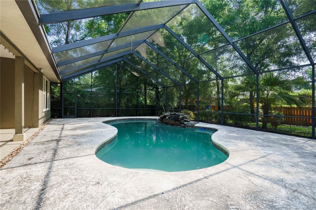 Activo con contrato: $704,999 (4 camas, 3 baños, 3159 Pies cuadrados)