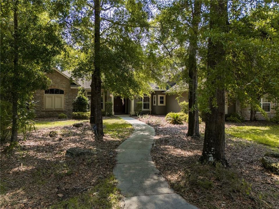 Activo con contrato: $704,999 (4 camas, 3 baños, 3159 Pies cuadrados)