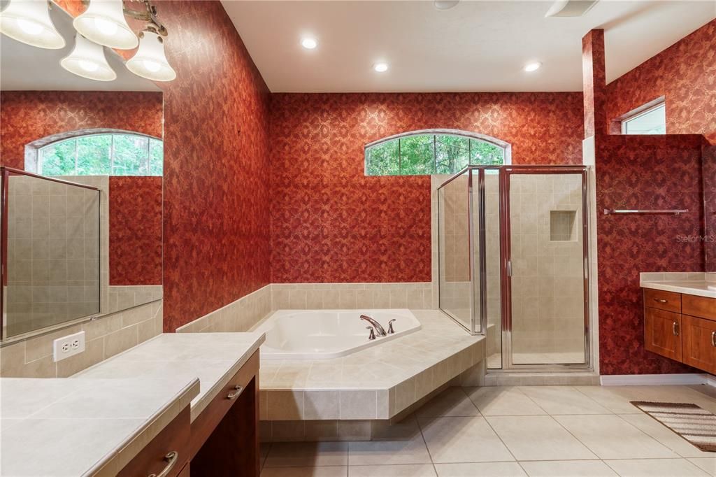 Activo con contrato: $704,999 (4 camas, 3 baños, 3159 Pies cuadrados)