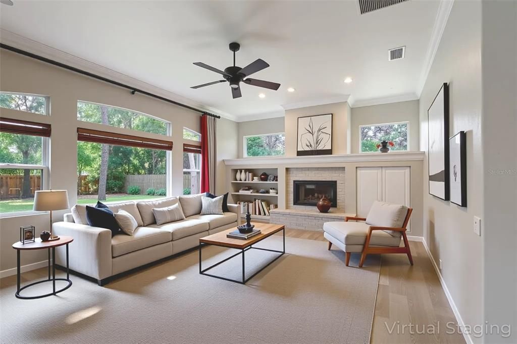 Activo con contrato: $704,999 (4 camas, 3 baños, 3159 Pies cuadrados)