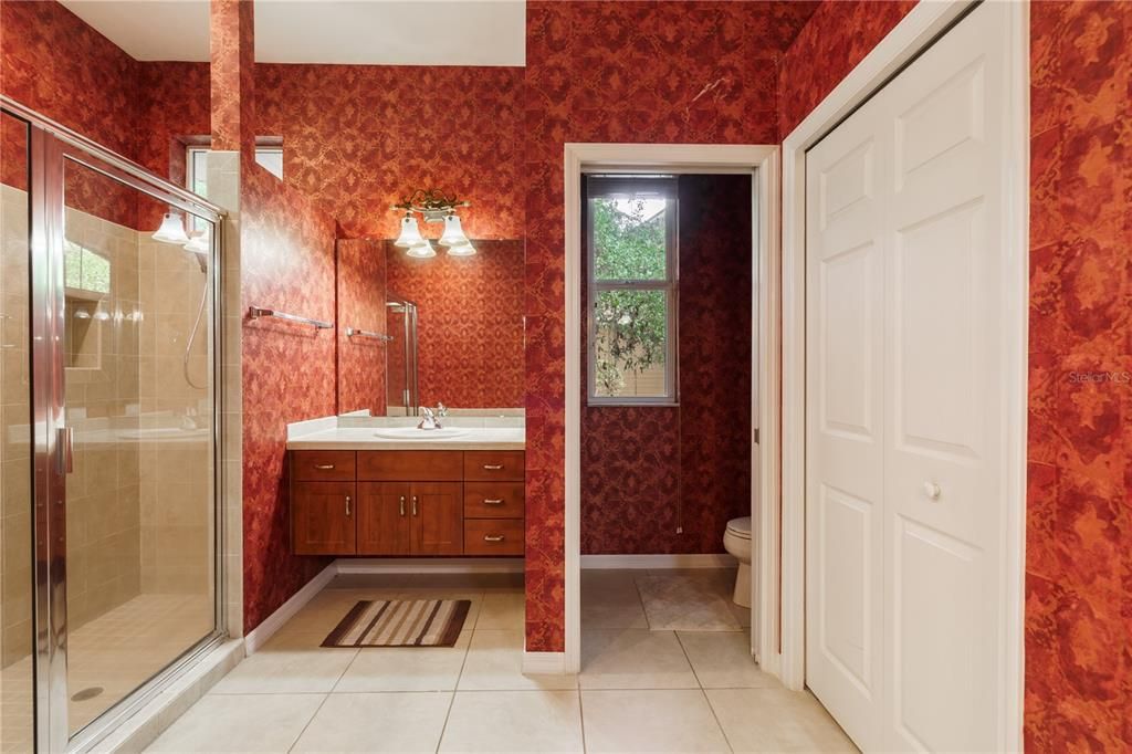 Activo con contrato: $704,999 (4 camas, 3 baños, 3159 Pies cuadrados)