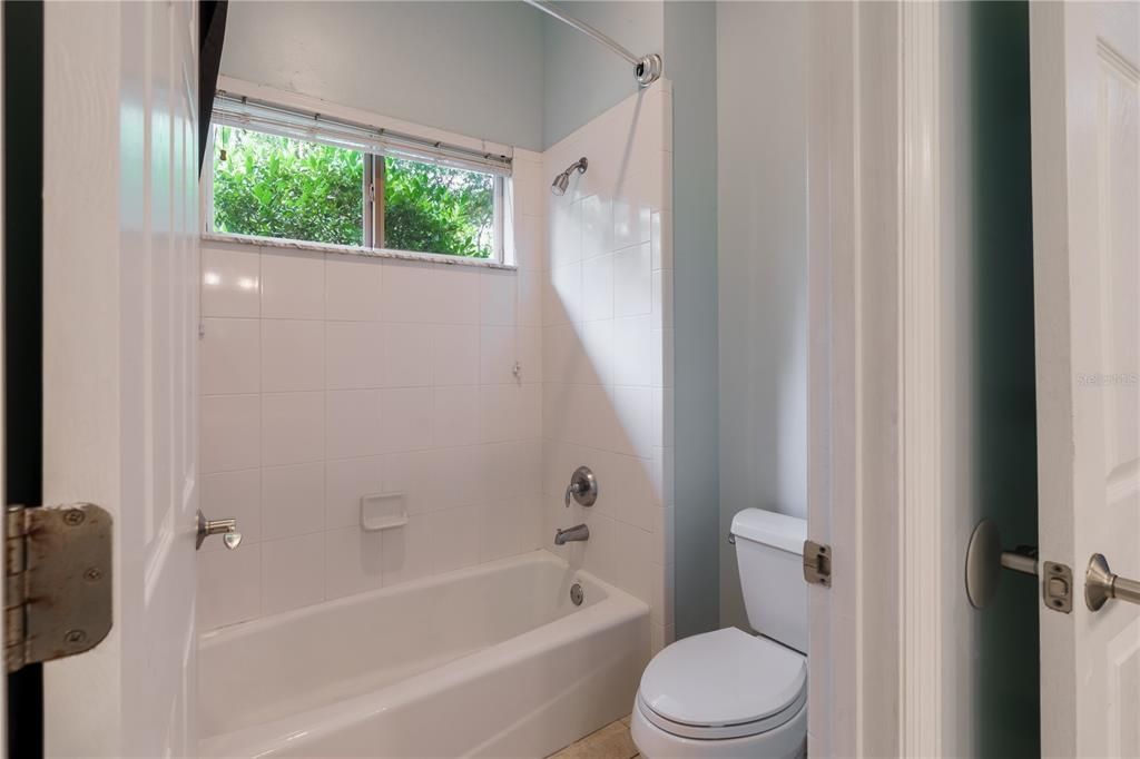 Activo con contrato: $704,999 (4 camas, 3 baños, 3159 Pies cuadrados)