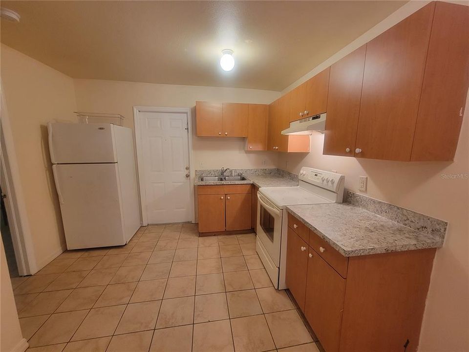 Active With Contract: $459,900 (6 beds, 0 baths, 2164 Square Feet)