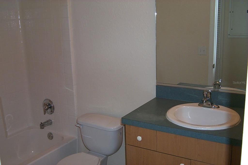 Active With Contract: $459,900 (6 beds, 0 baths, 2164 Square Feet)