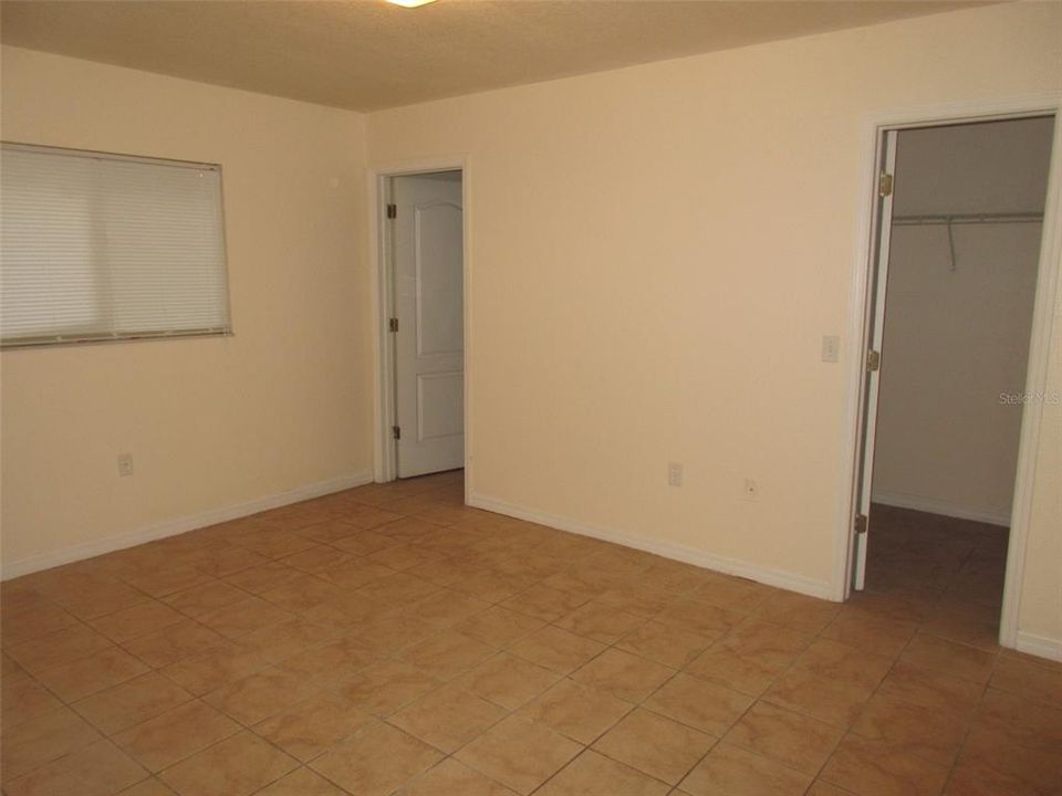 Active With Contract: $459,900 (6 beds, 0 baths, 2164 Square Feet)