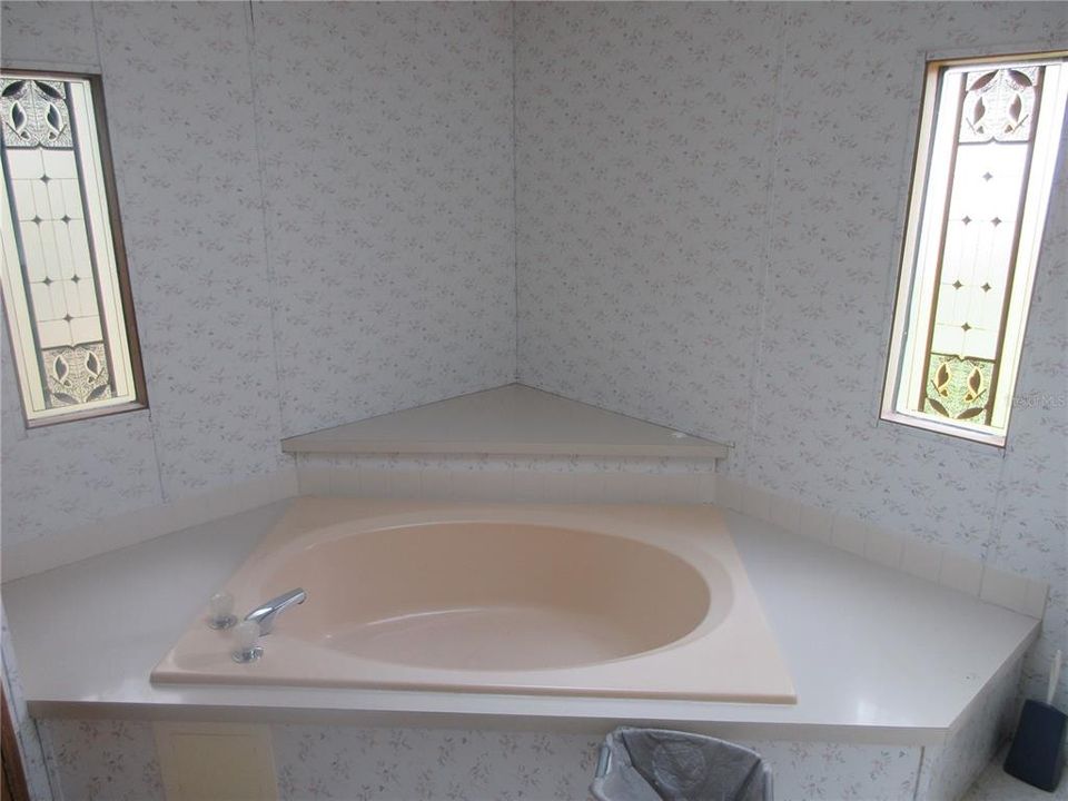 Active With Contract: $124,900 (3 beds, 2 baths, 1880 Square Feet)