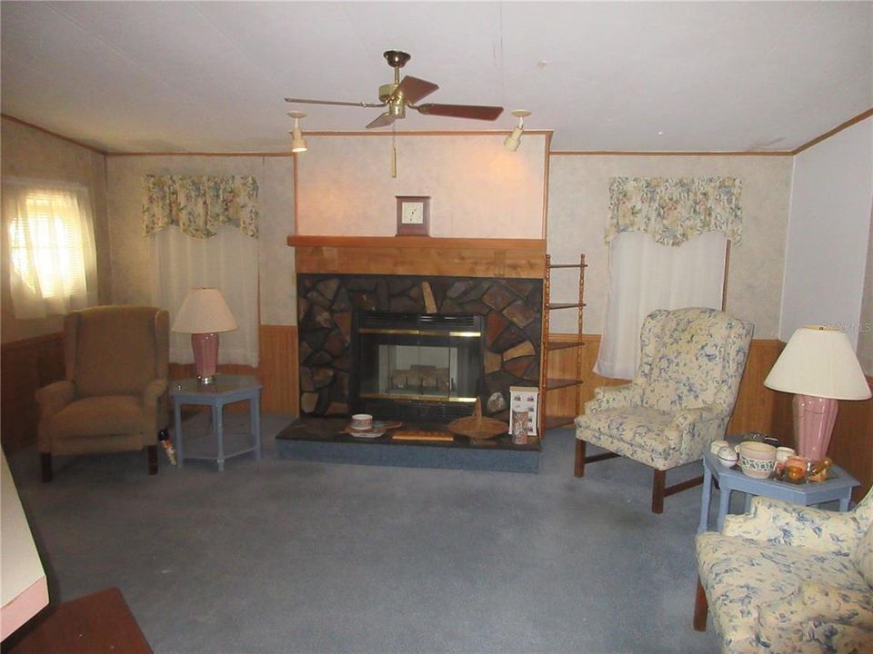 Active With Contract: $124,900 (3 beds, 2 baths, 1880 Square Feet)