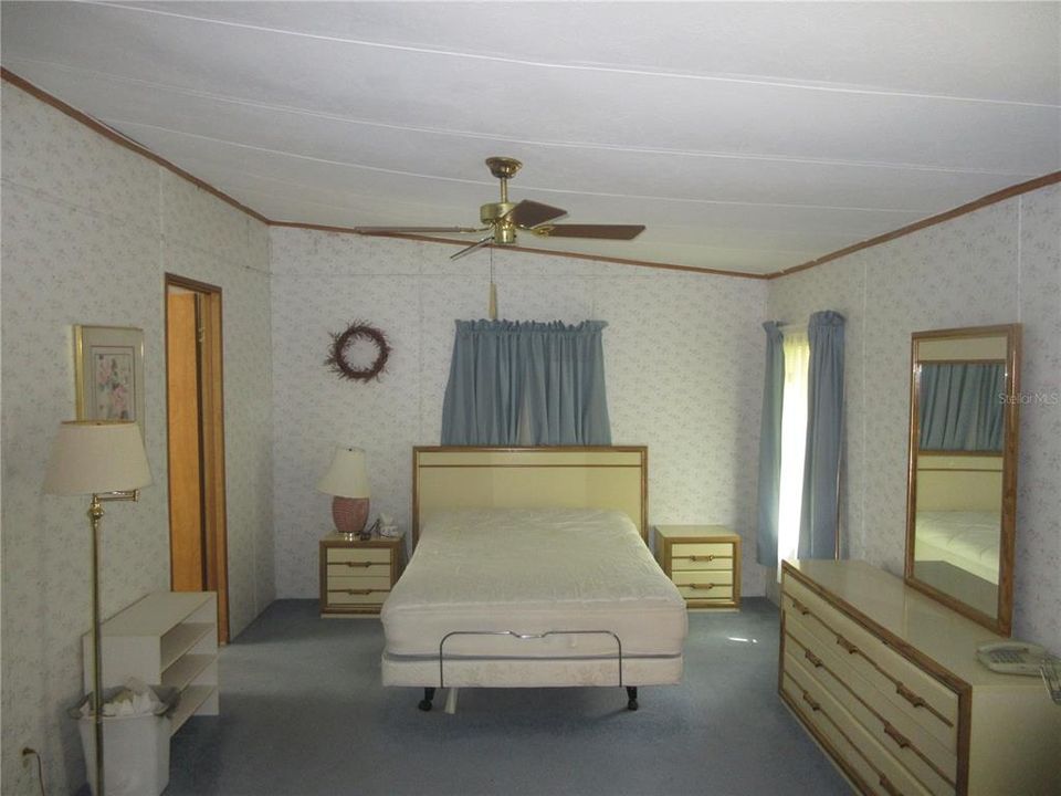 Active With Contract: $124,900 (3 beds, 2 baths, 1880 Square Feet)