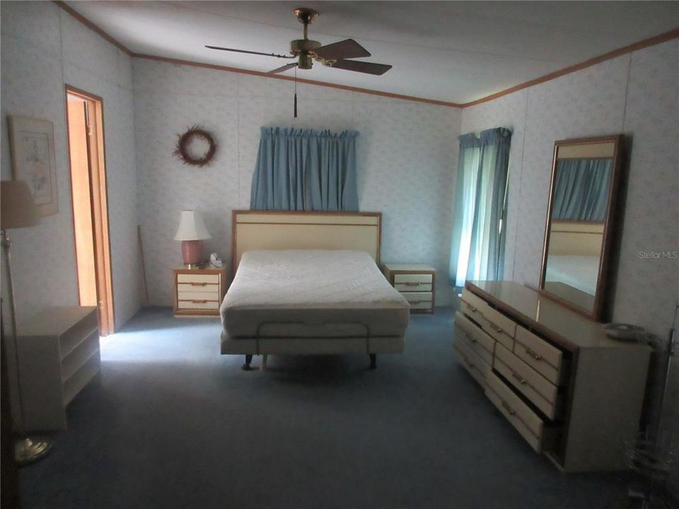 Active With Contract: $124,900 (3 beds, 2 baths, 1880 Square Feet)