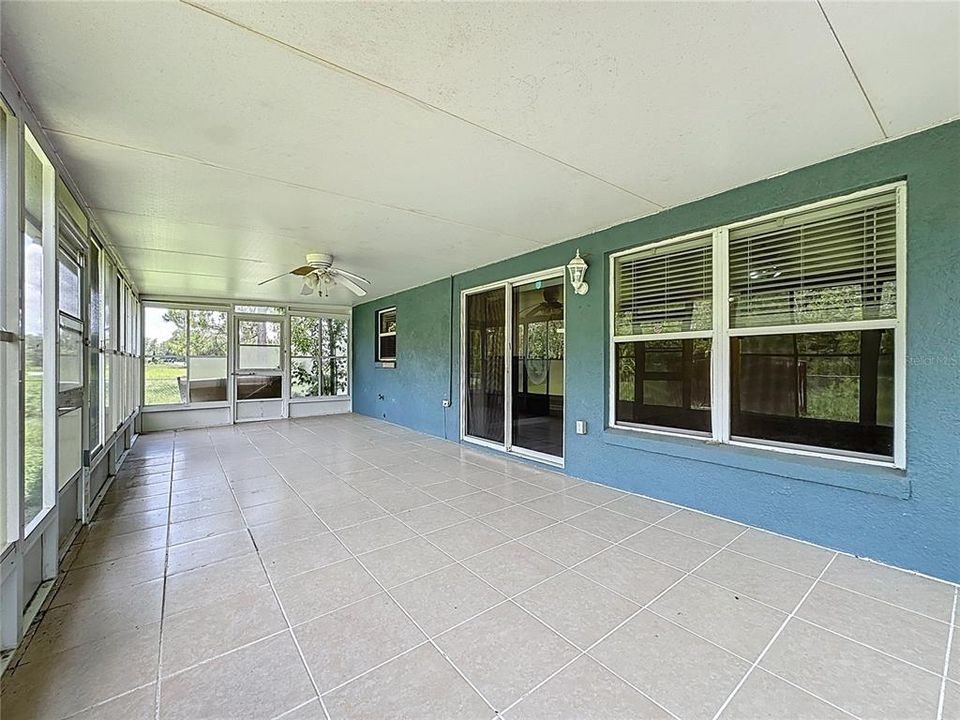 合同活跃: $1,600 (3 贝兹, 2 浴室, 1223 平方英尺)