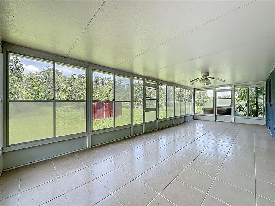 合同活跃: $1,600 (3 贝兹, 2 浴室, 1223 平方英尺)