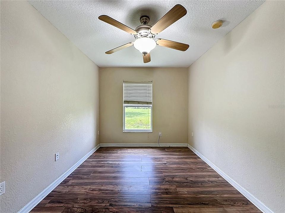 合同活跃: $1,600 (3 贝兹, 2 浴室, 1223 平方英尺)