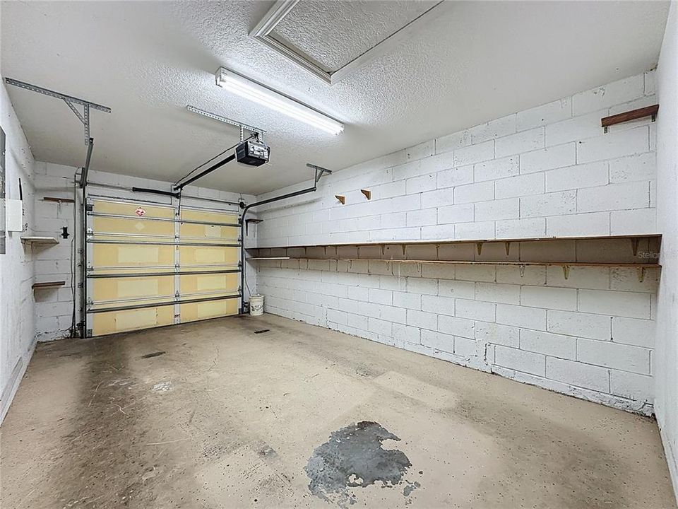 合同活跃: $1,600 (3 贝兹, 2 浴室, 1223 平方英尺)