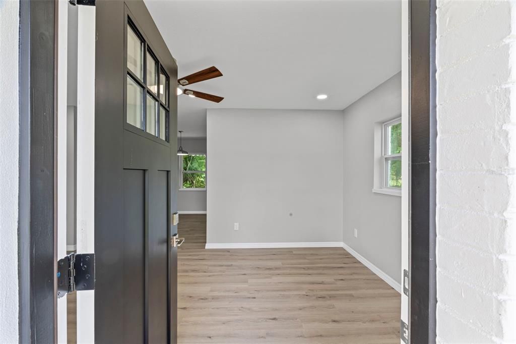 Active With Contract: $160,000 (2 beds, 1 baths, 840 Square Feet)