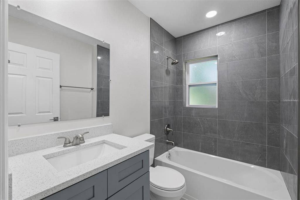 Active With Contract: $160,000 (2 beds, 1 baths, 840 Square Feet)