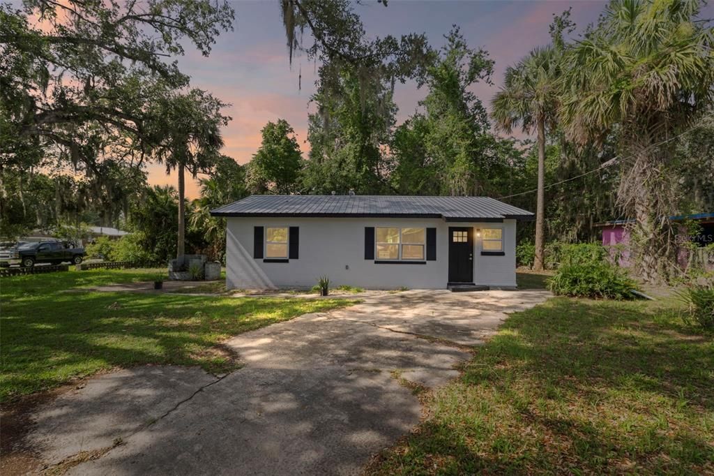 Active With Contract: $160,000 (2 beds, 1 baths, 840 Square Feet)