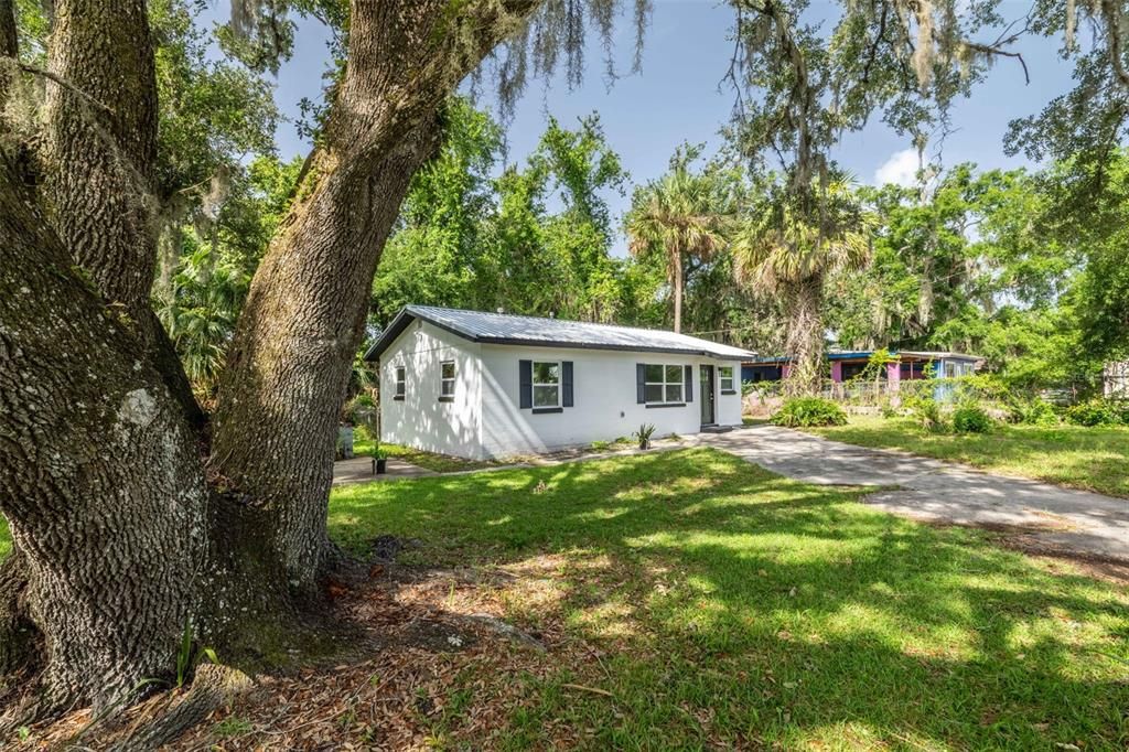 Active With Contract: $160,000 (2 beds, 1 baths, 840 Square Feet)